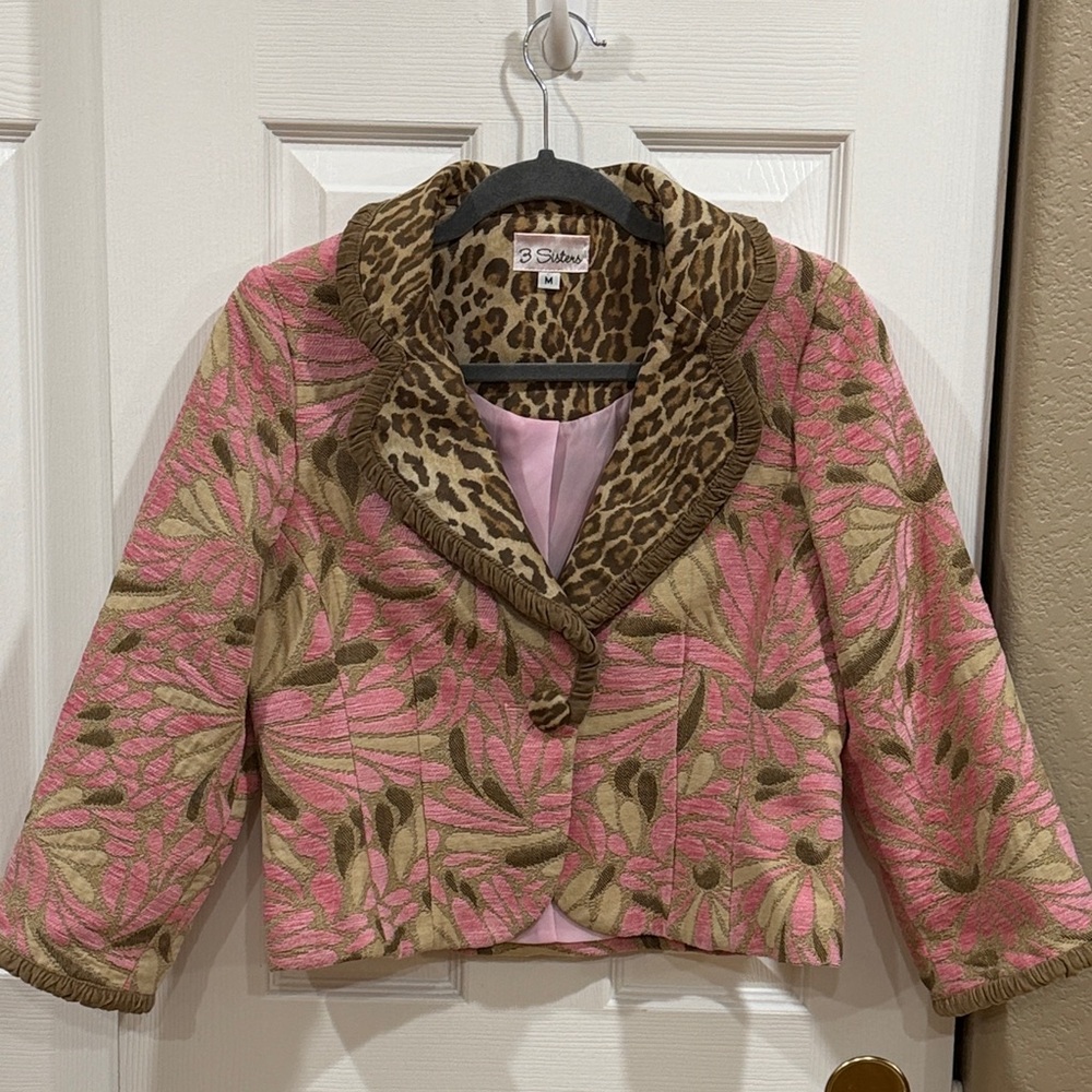 3 Sisters Pink and Brown croped Floral Blazer size Medium